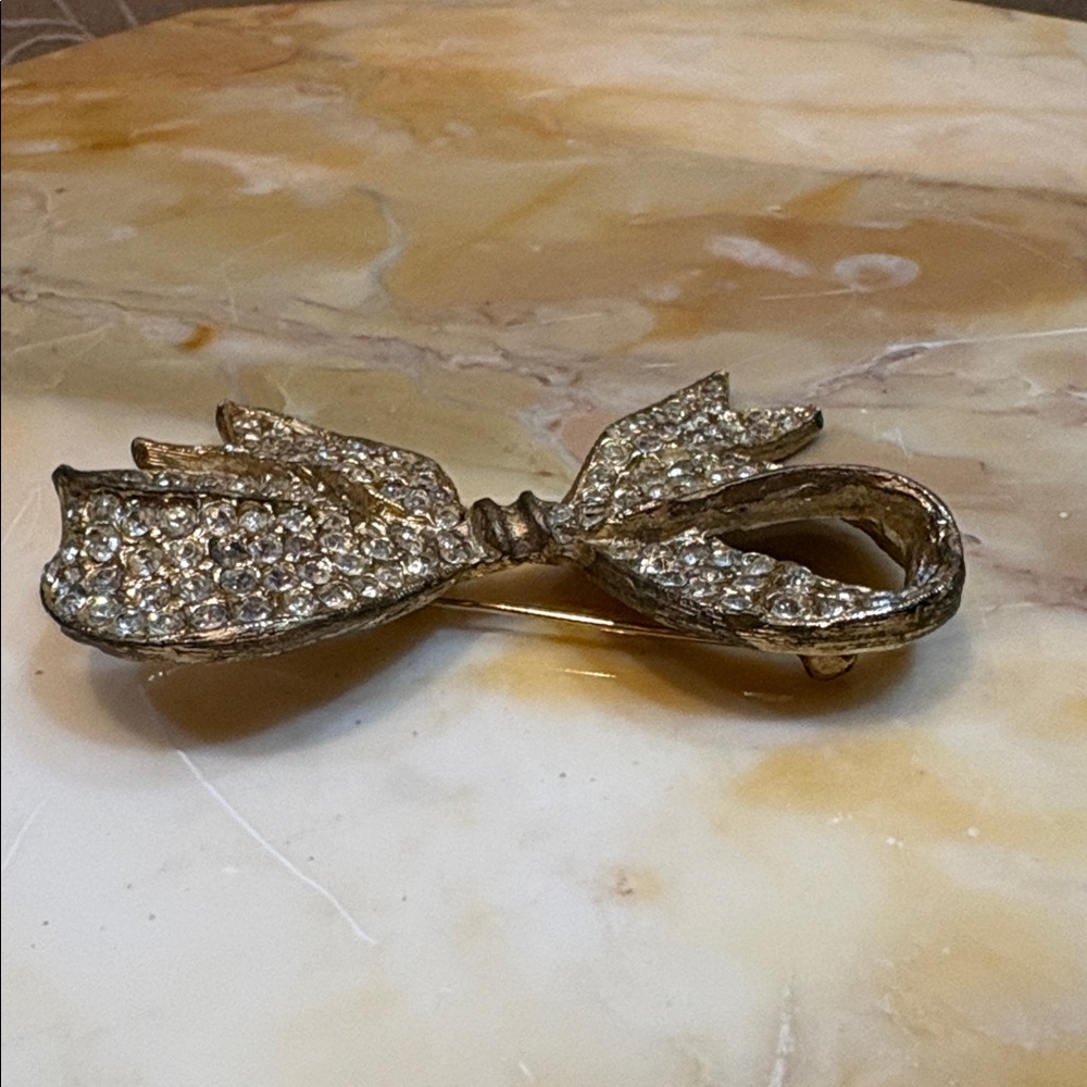 Vintage Rhinestone Bow 🎀 Ribbon Brooch Pin - Picture 7 of 9